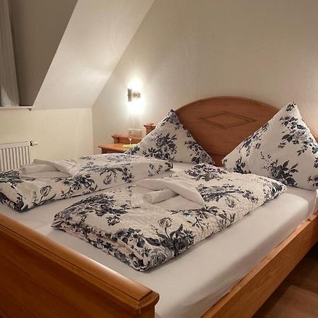 Elsenfeld Hotel Und Restaurant Gruner Hahn מראה חיצוני תמונה