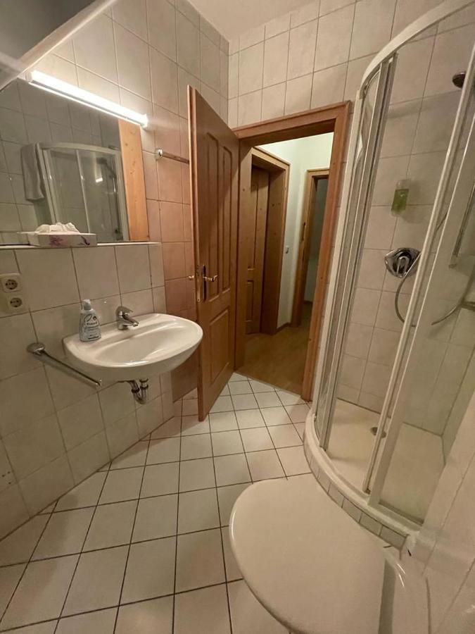 Elsenfeld Hotel Und Restaurant Gruner Hahn מראה חיצוני תמונה